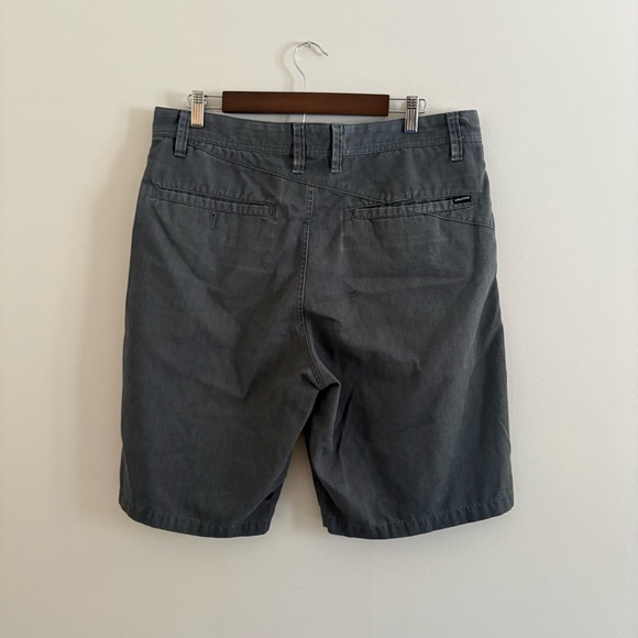Volcom Men’s Grey Casual Shorts 36 skater grunge beach - Picture 4 of 9